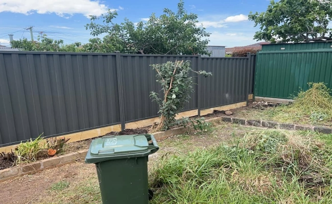 Fencing Contractors in Lalor